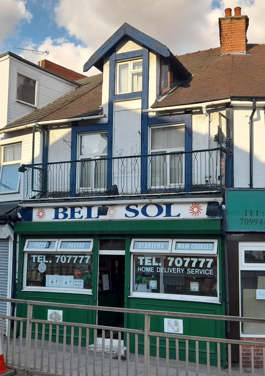 VACANT SHOP UNIT WITH PLANNING FOR HOT FOOD TAKEAWAY