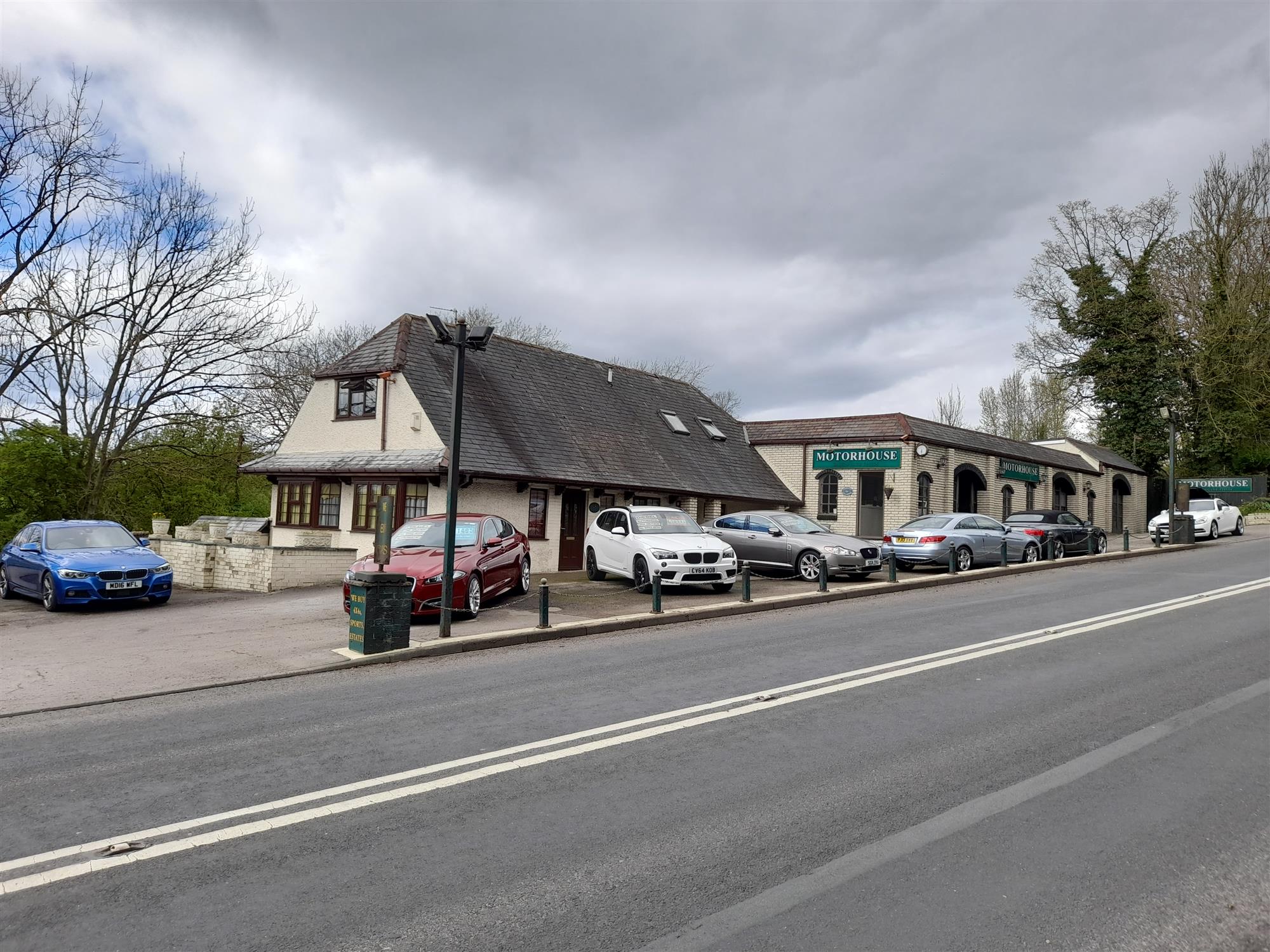 FREEHOLD CAR SHOWROOM AND THREE BEDROOM RESIDENCE