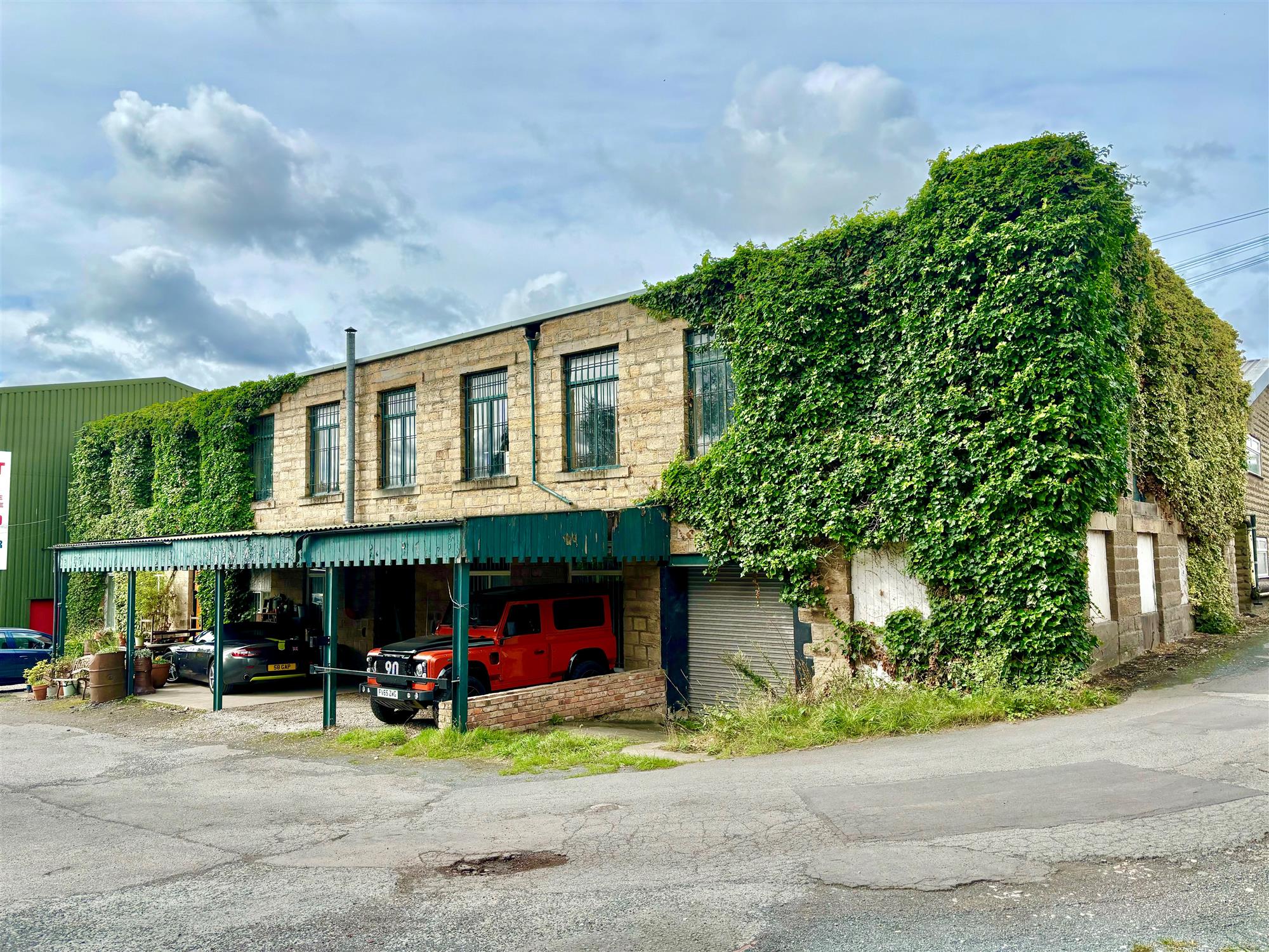 PHOTOGRAPHY STUDIO / DEVELOPMENT / INVESTMENT PROPERTY