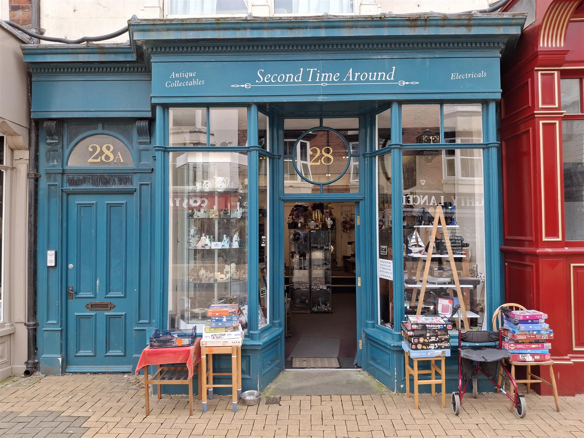 BRIDLINGTON HIGH STREET CURIO SHOP