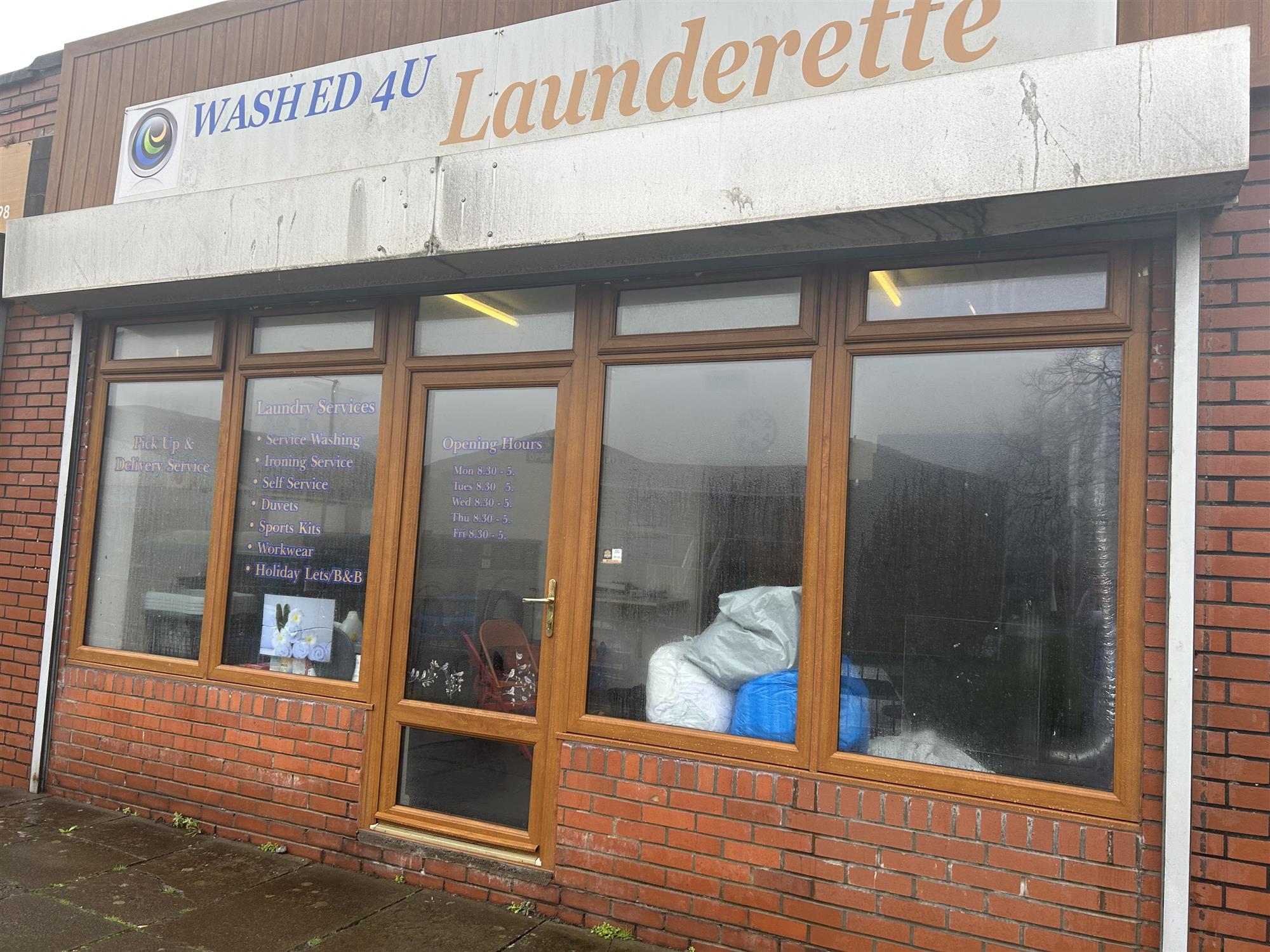 LAUNDERETTE, SERVICE WASHING AND IRONING SERVICE