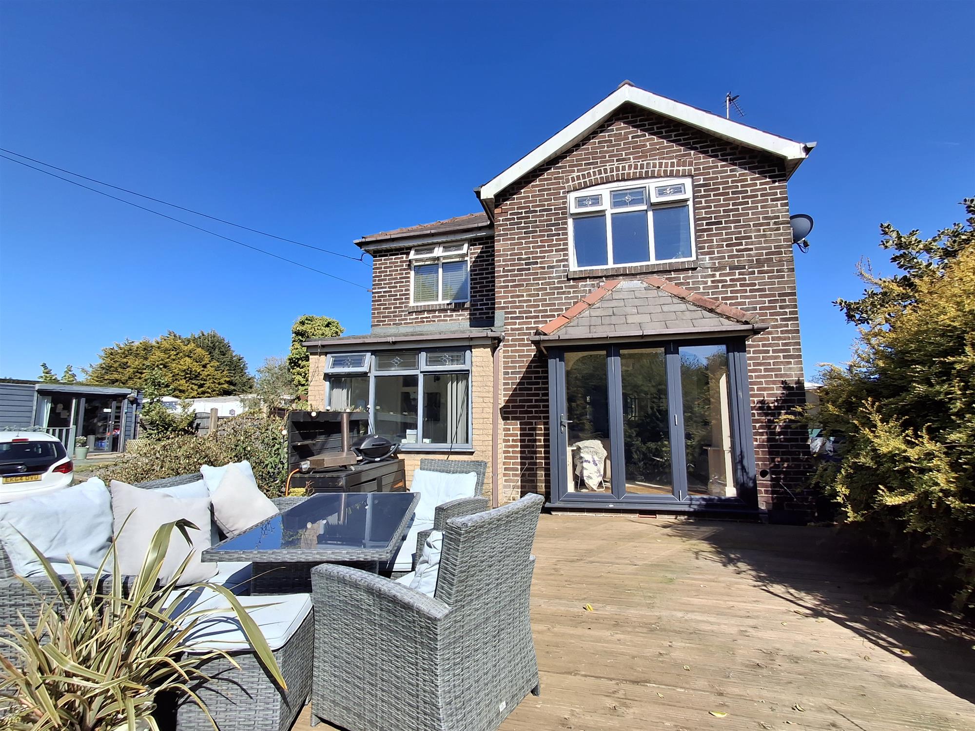 KENNELS AND CATTERY BUSINESS WITH RESIDENCE AND LAND