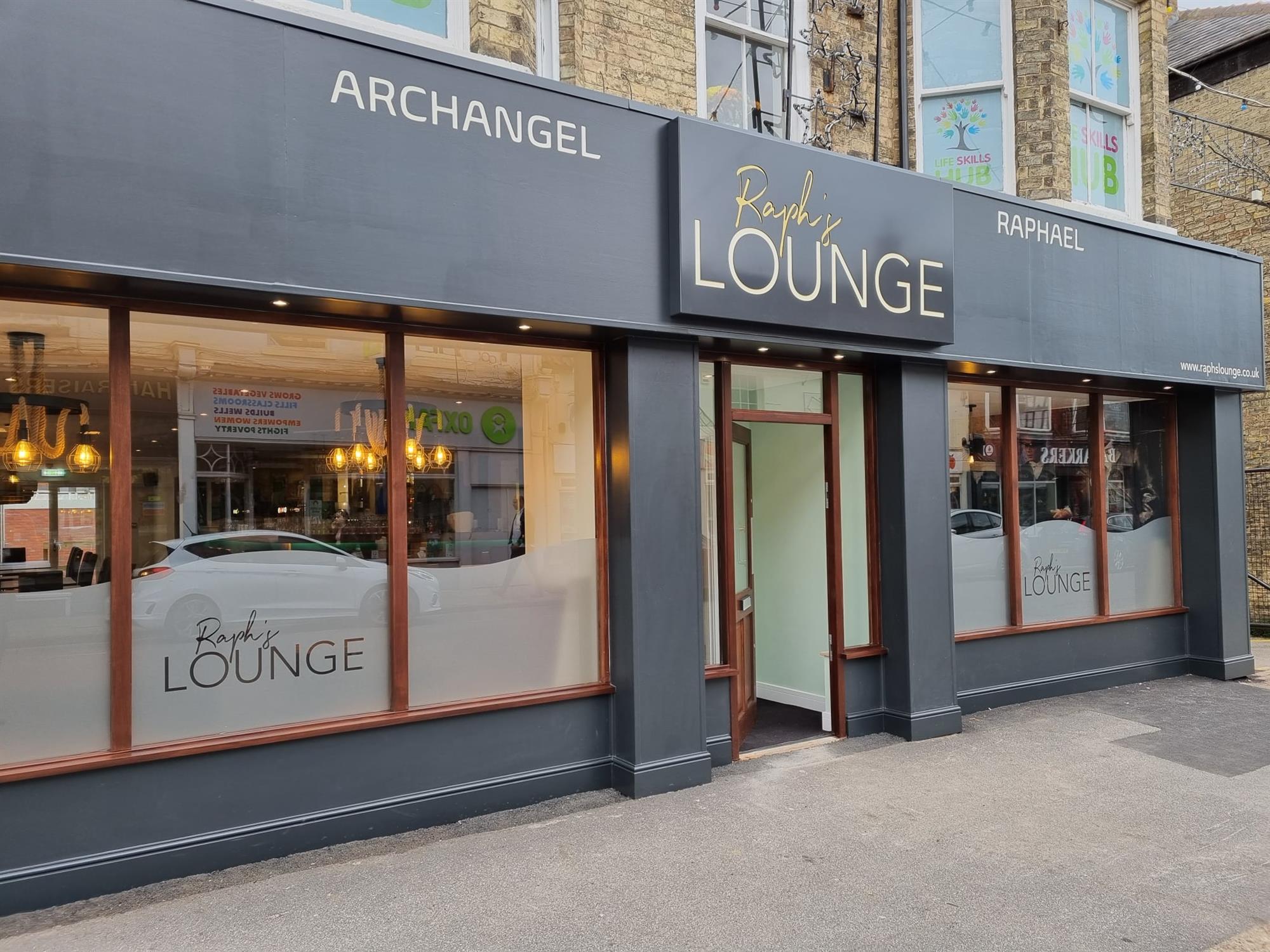 POPULAR BAR, KITCHEN AND LIVE MUSIC BUSINESS